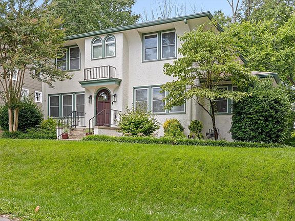 3rd image of 313 Crestway Dr