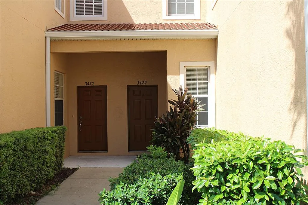 3 bed, 2.5 bath, 1954 sqft, $2,295 — Photo 3