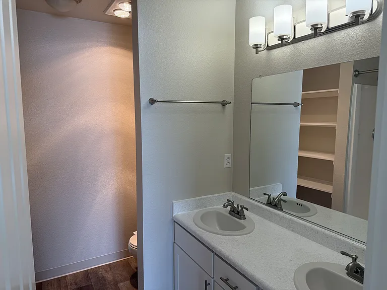 Chinook Way Apartments — Photo 9