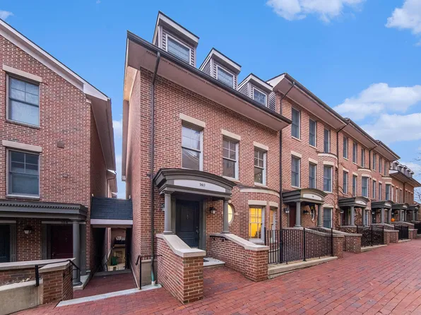 140 Ashley Mews, Ann Arbor, MI 48103