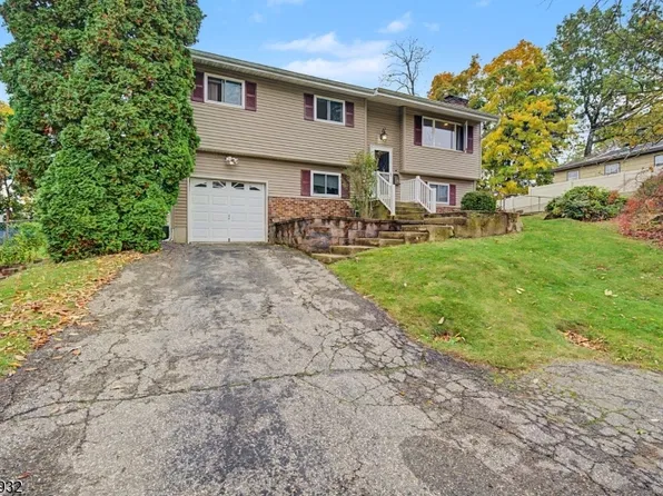 31 Dogwood Dr, Newton Town, NJ 07860