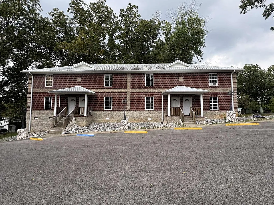 527 E Main St