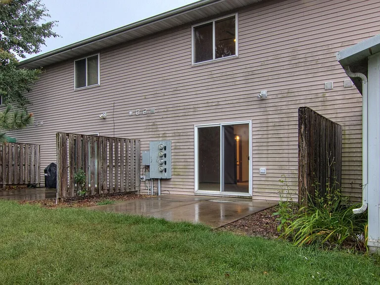 1050 W Hamilton Ave — Photo 22