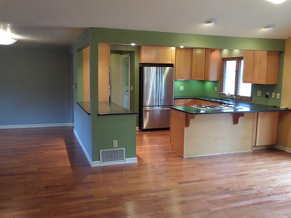 great room/ eating bar