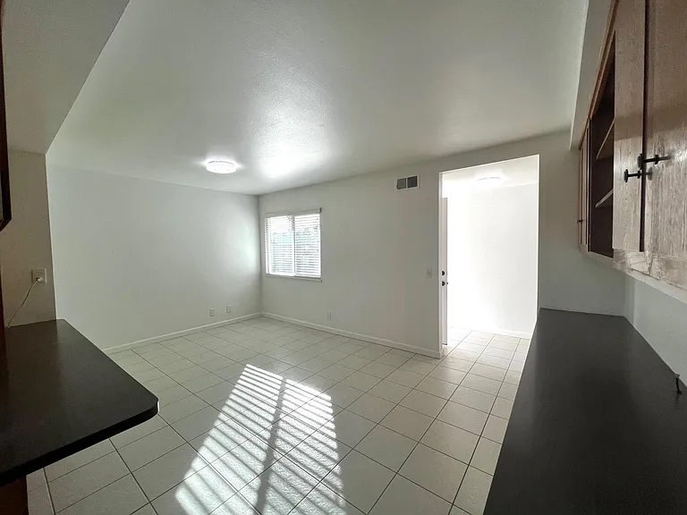 18371 Tamarind St — Photo 9
