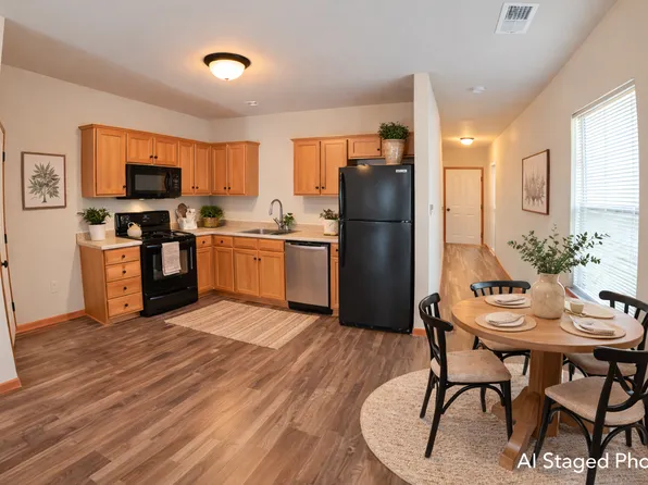 806 Oakbrook Pl, Manhattan, KS 66503