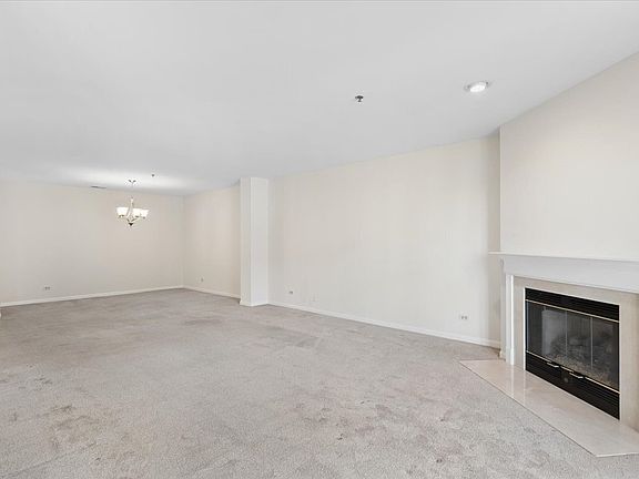 5th image of 127 Acacia Dr #402
