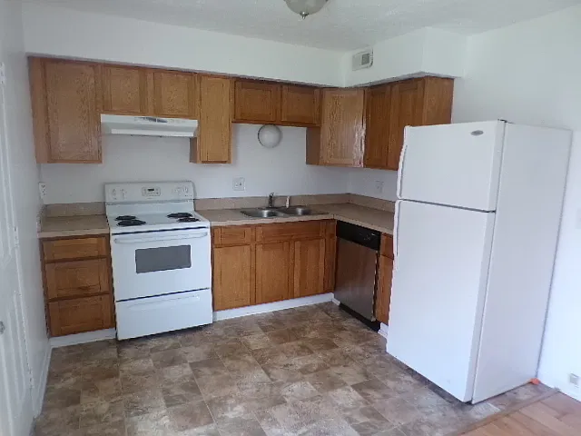 2566 Sawbury Blvd (43235) — Photo 3