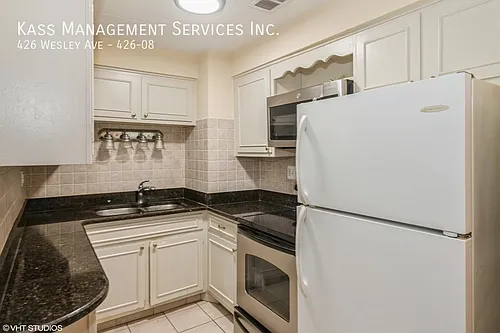 426 Wesley Ave #8 Photo 1