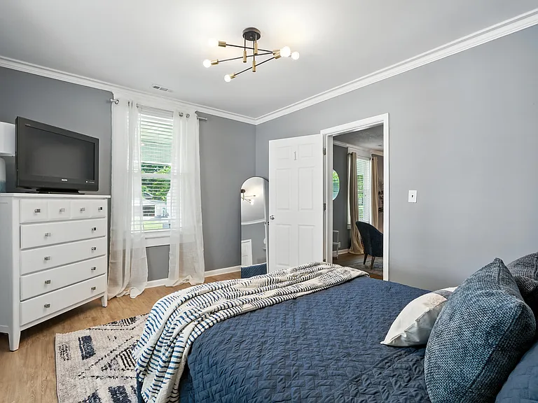 1007 Ward St — Photo 6