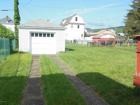 2nd image of 142 Oliver St