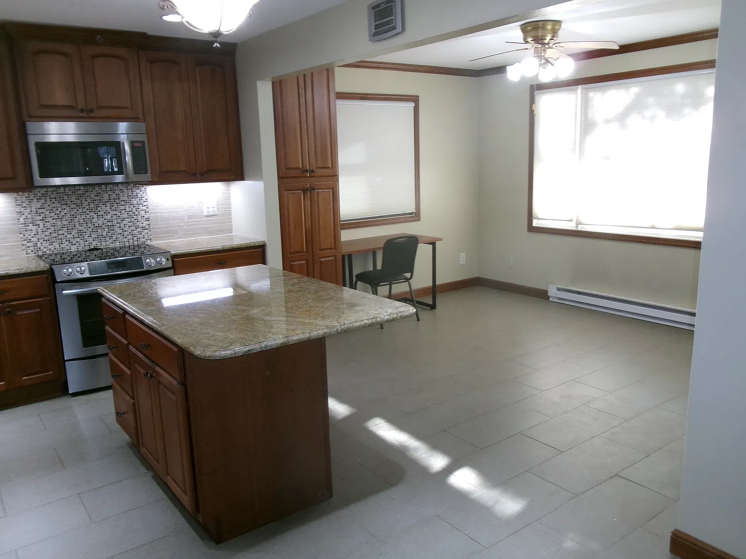 3 bed, 1443 sqft, $2,335 — Photo 3