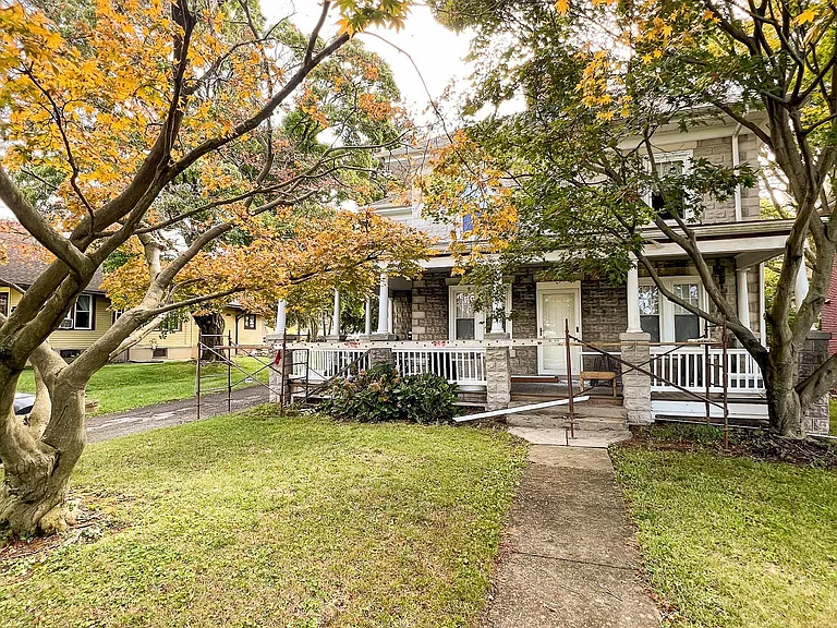 310 Manor Ave #B — Photo 1