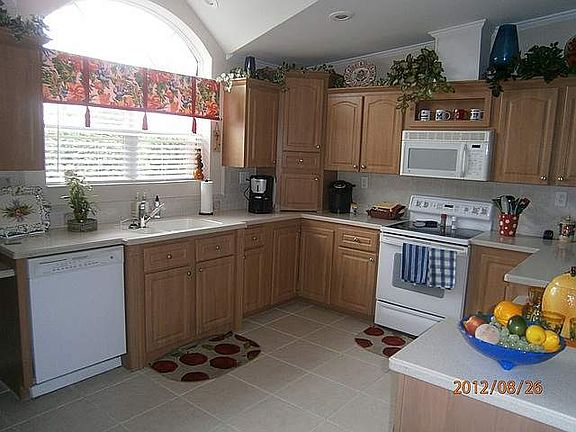 3rd image of 1712 Primrose Ln