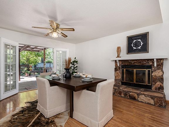 5th image of 993 Hacienda Circle