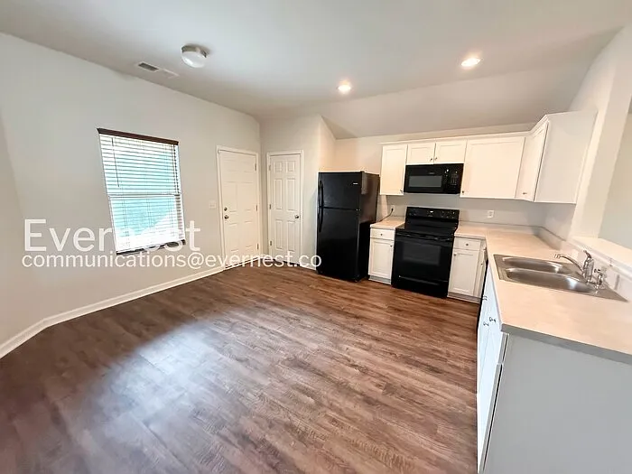 1115 Brookhaven Dr — Photo 3