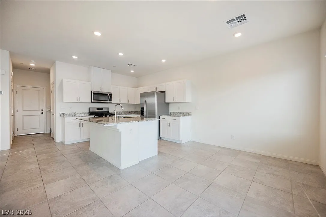 4 bed, 2.5 bath, 1868 sqft, $2,195 — Photo 3
