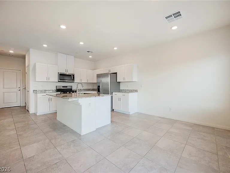 402 Larksong Ave — Photo 2