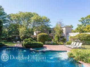 6 Sandpiper Ct, Old Westbury, NY 11568