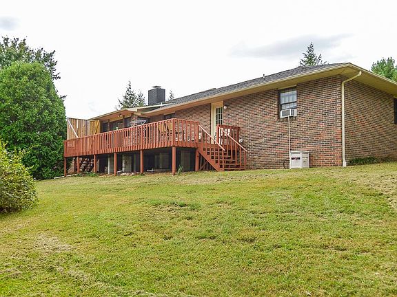 4th image of 19 Lori Dr