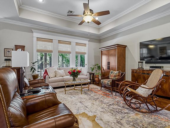 3rd image of 3001 Bourbon St