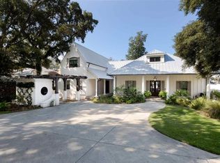 105 Shoreline Dr, Gulf Breeze, FL 32561