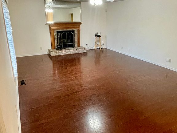 5th image of 7410 Crickwood Pl