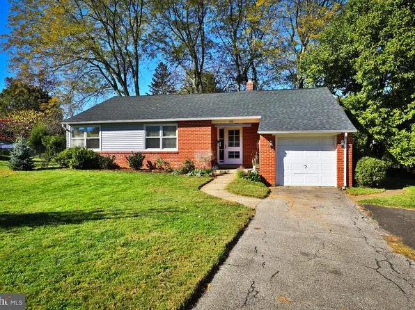 513 W Heather Rd, Oreland, PA 19075