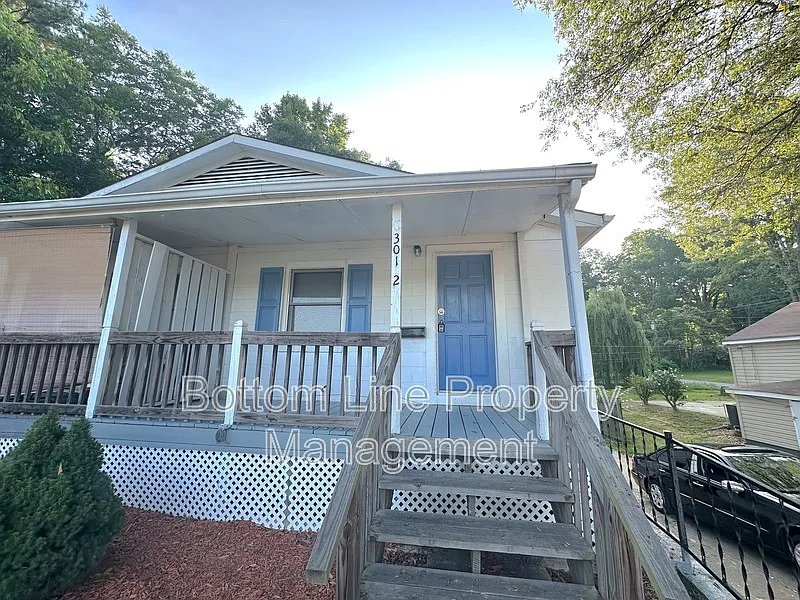 1 bed, 1.0 bath, 720 sqft, $925 — Photo 2