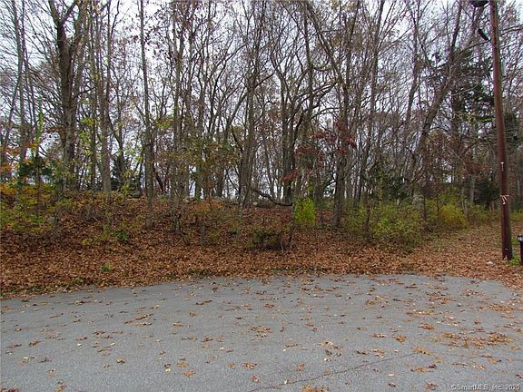 5th image of 28 Wildwood Dr