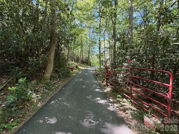 25 Buck Ridge Rd, Fairview, NC 28730