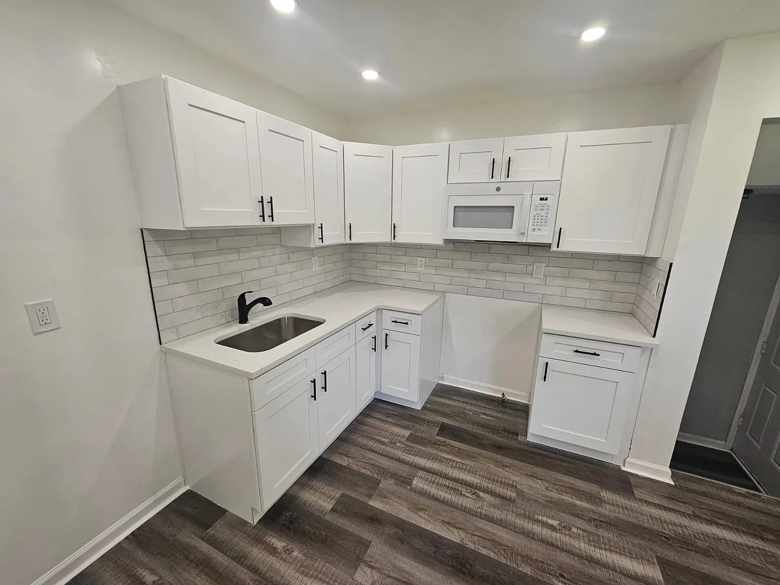 3 bed, 1008 sqft, $1,700 — Photo 2