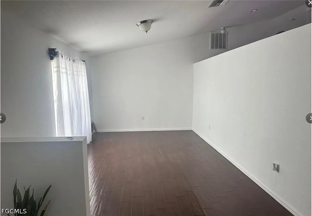 3 bed, 2.0 bath, 2020 sqft, $2,000 — Photo 4