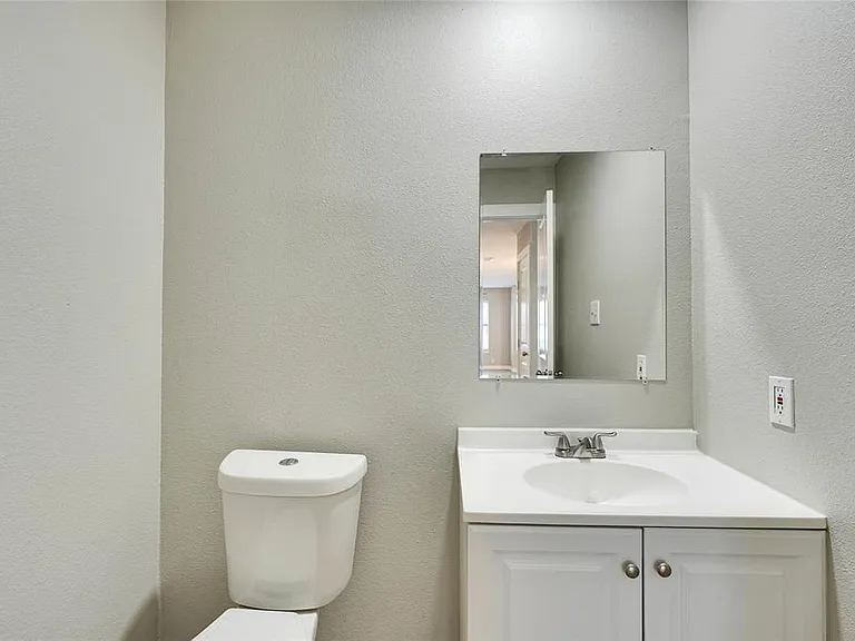 6400 Auburn Dr #B — Photo 11
