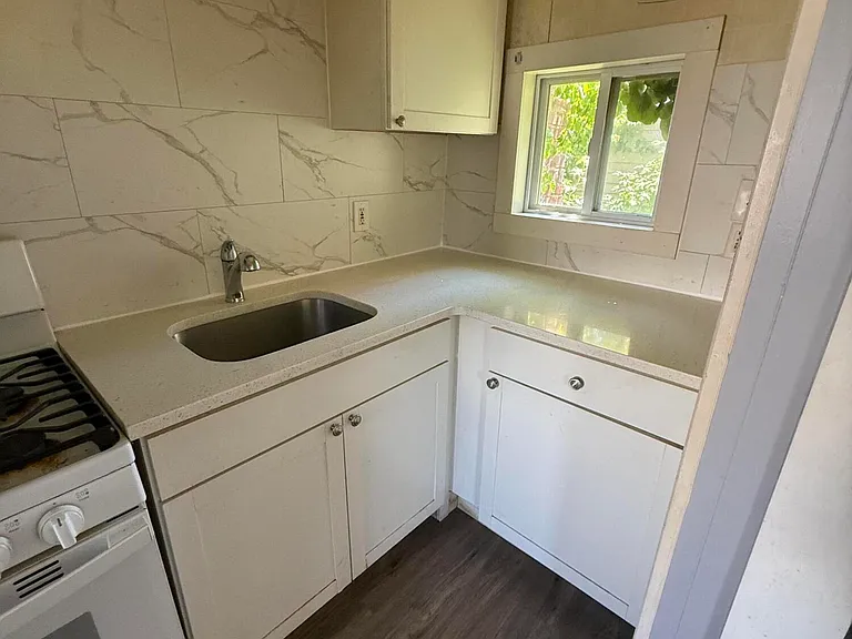 227 Seeley Ave — Photo 6