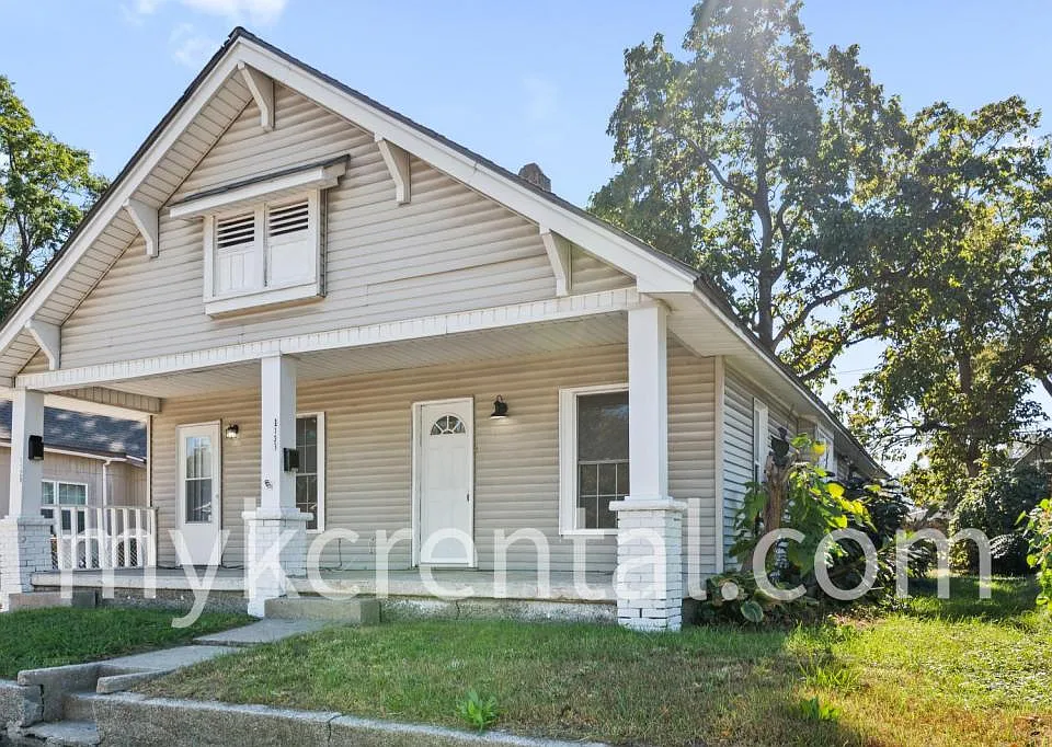 1131 Hasbrook Ave