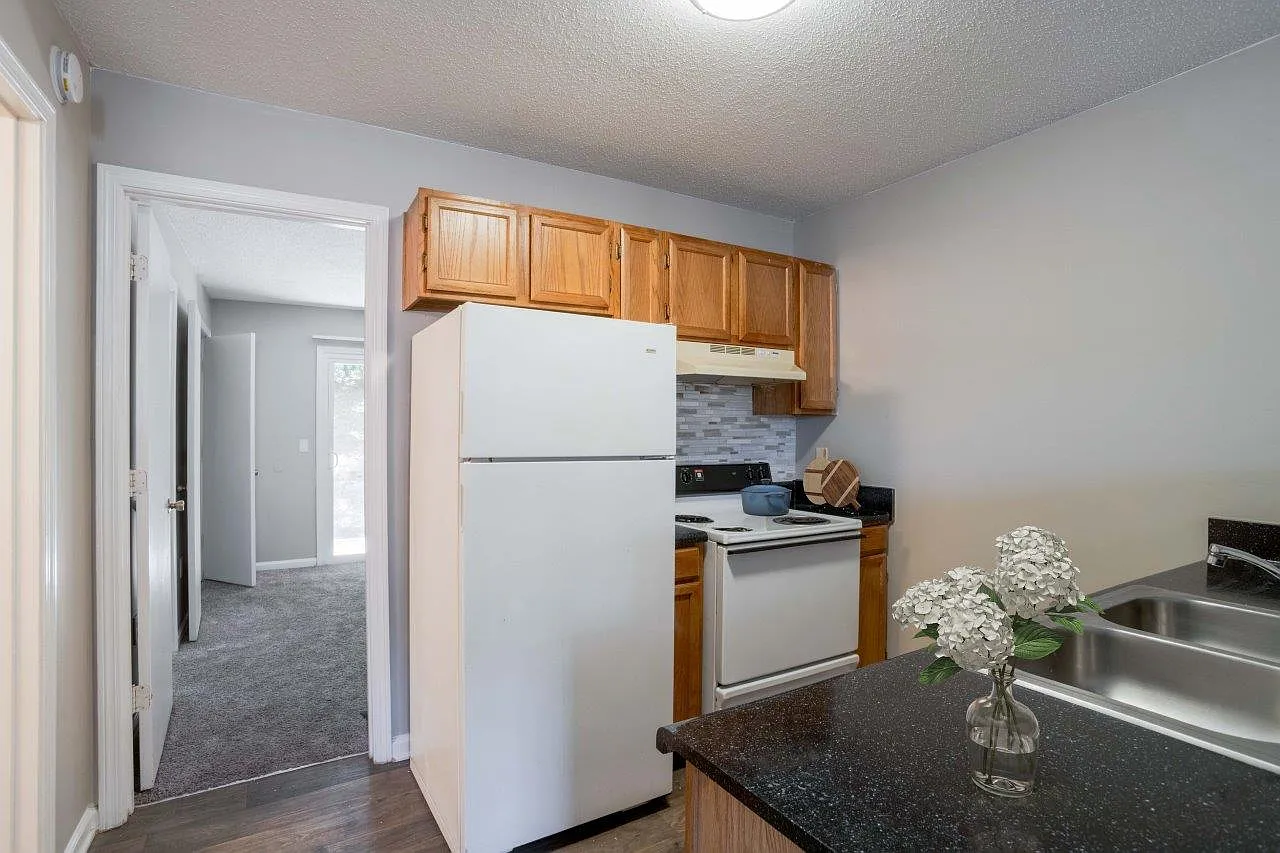 Alexander Station Apartment Homes — Photo 4