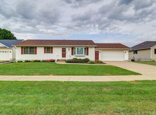 1506 10th St NW, Clinton, IA 52732