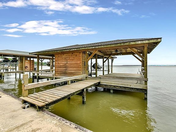 4th image of 754 Shoreline Dr