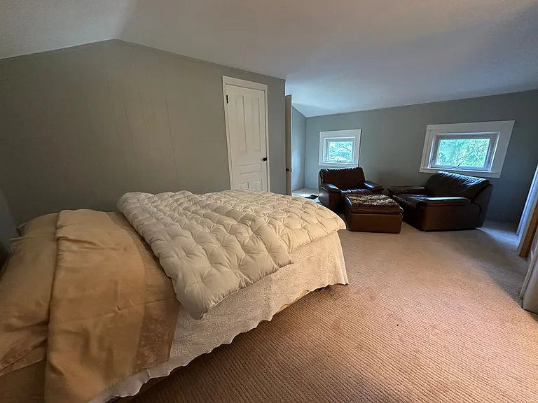 914 Middle Rd — Photo 18