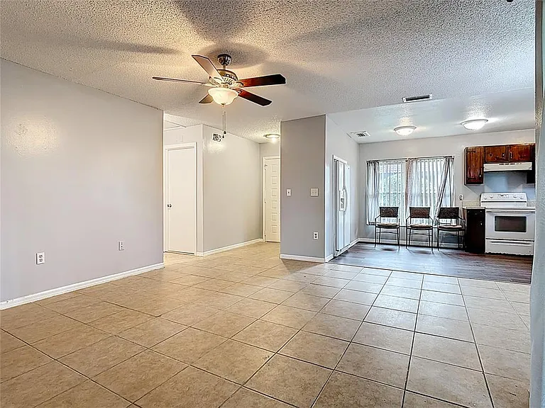 571 Hunter Cir — Photo 7