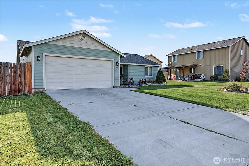 2nd image of 216 N Tamer Lane
