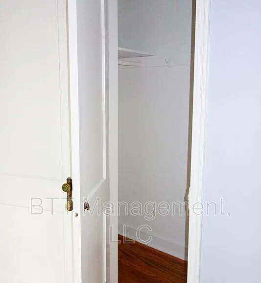 8206 Greenwood Ave #5 — Photo 9
