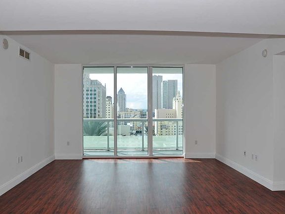 3rd image of 50 Biscayne Blvd APT 1401