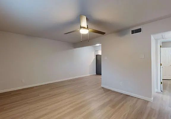 2nd image of 4711 Reiger Ave #20ce00e37