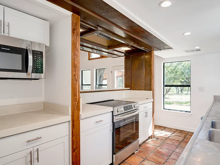 1217 Lost Oak Trl — Photo 10