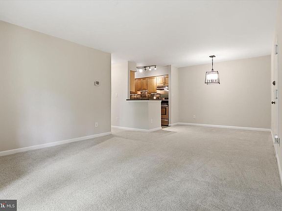 3rd image of 8110 Colony Point Rd APT H