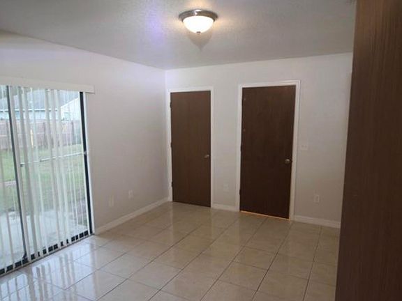 2nd image of 2400 Coachman Dr