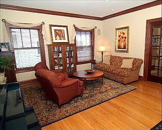 4th image of 615 N Grove Ave