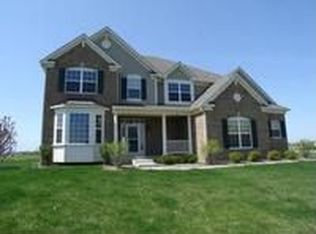 4790 Grandfield Dr, St Charles, IL 60175